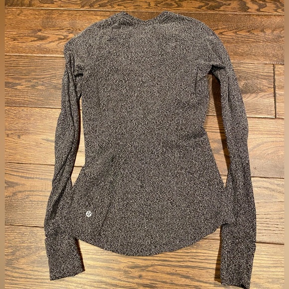 Size 4 lululemon Longsleeve - Picture 2 of 4